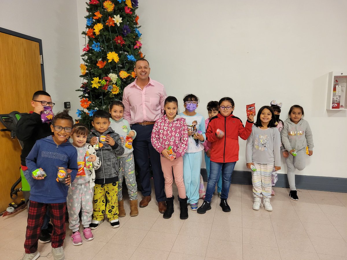darenas_TISD's tweet photo. Congratulations to all the students that had perfect attendance for the first nine weeks at TES #TISDPROUD https://t.co/aJGHYI51E9
