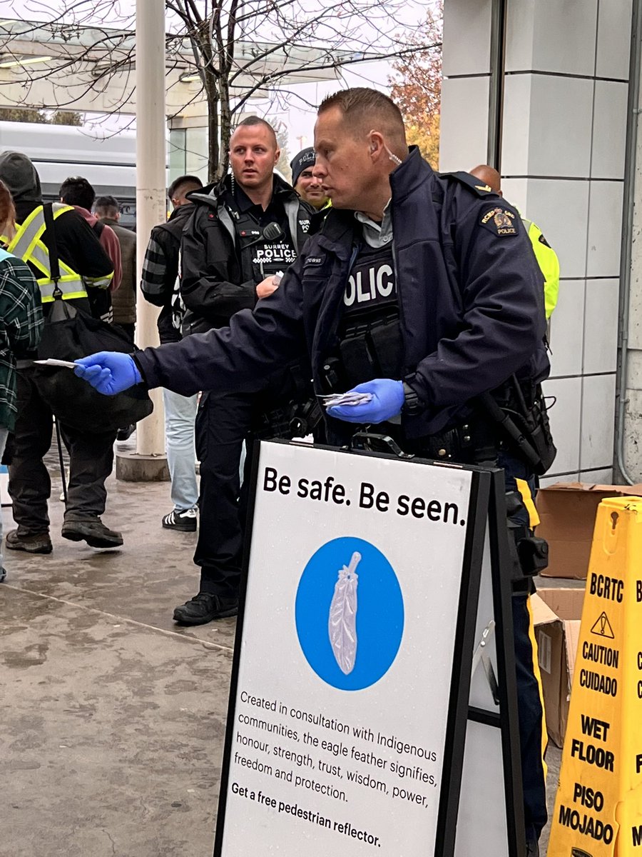 RoadSafetyJo's tweet photo. It’s that time of year…Raining, dark out, black clothing….all contributing factors as to why drivers might not see pedestrians. @PreventCrimes  @SurreyRCMP @TransitPolice @surreyps with @icbc handing out reflectors and #VisionZeroSurrey flashing lights. #ShareTheRoadBC 👏🏼👏🏼 https://t.co/KqWAGpKl3d