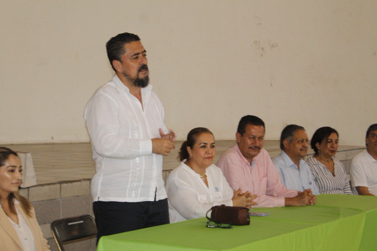 NA_Colima's tweet photo. Esta tarde el Comité de Dirección Estatal de #NuevaAlianzaColima que preside la Mtra. Ma. Iliana Arreola Ochoa, sostuvo un encuentro con aliancistas del municipio de #VilladeÁlvarez 

#nuevaalianzasetransforma
#laalianzasigue
#laalianzacontigo https://t.co/2eUHc52MMy