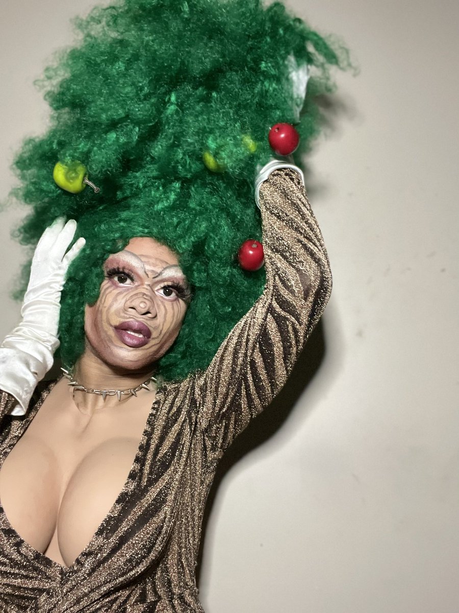SusVice's tweet photo. Apple the Tree Nymph 
25/31 Days of Dragoween
#31DaysofDrag https://t.co/VQWtekZo7d