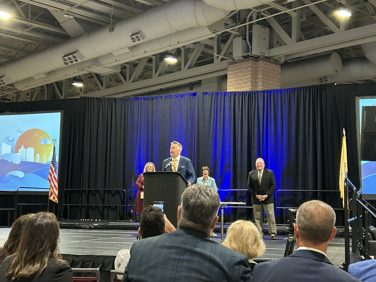 Melanie Patterson (Lipinski) tweet media