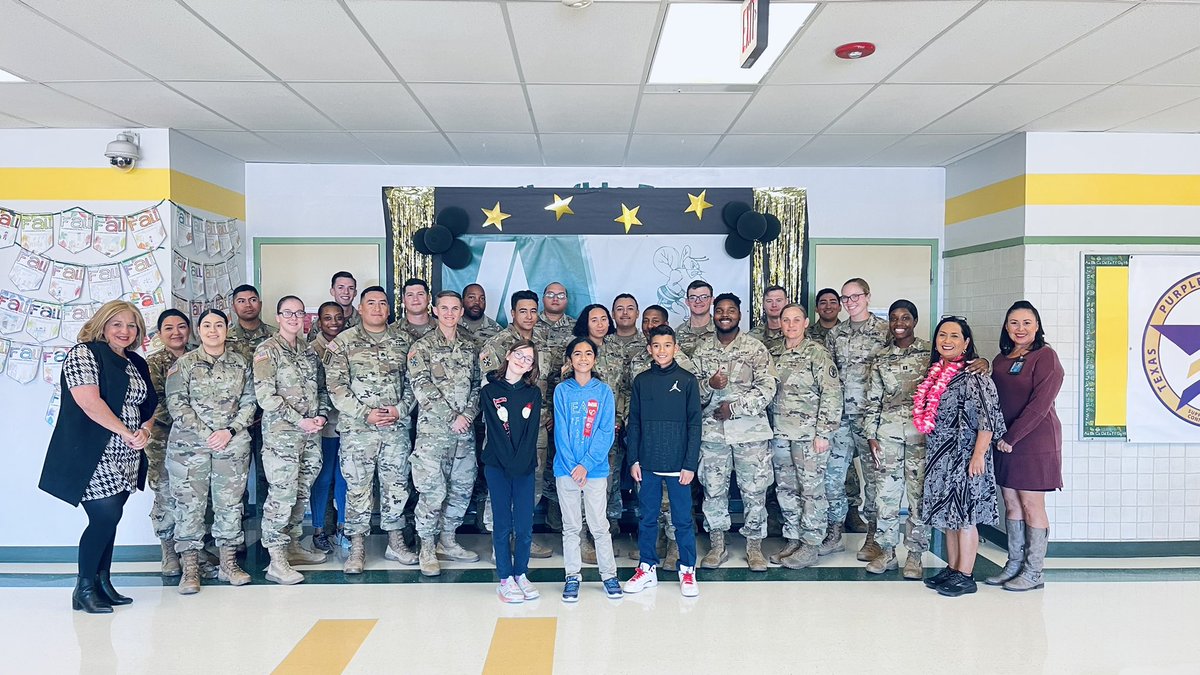 Horizon Heights Science Fair was a success! 🧬 Grateful for all our Military Soldiers who came out to volunteer their time and be our campus judges! 🪖 We’re grateful for your service and to have you at our Hive! 🐝 #bethelight