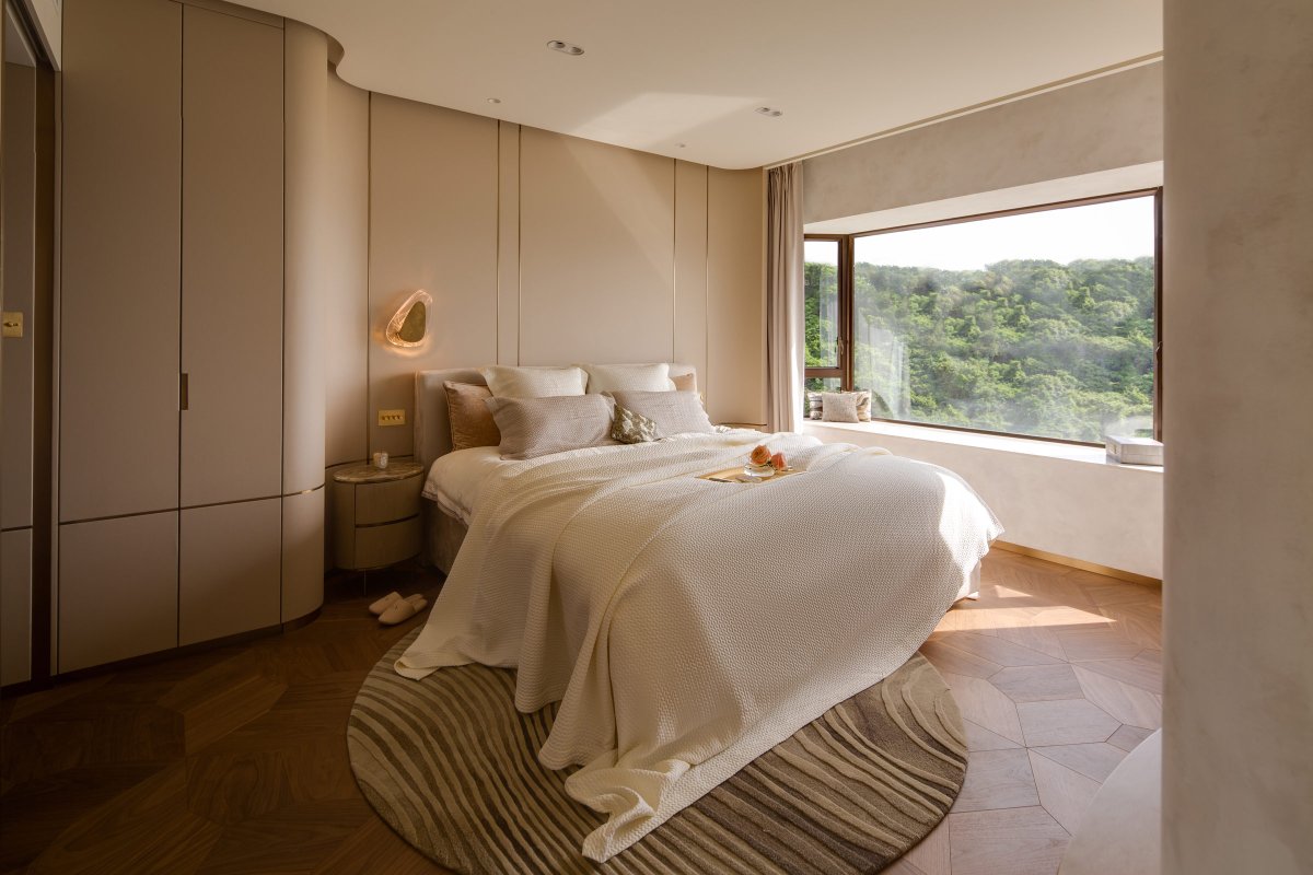 DesignAnthology's tweet photo. INTERIORS / On the coast of Hong Kong Island, this apartment by local firm Starz Pasha is characterised by minimalist curves and soothing nude tones https://t.co/2hcUP5y1HR

#designanthology #interiordesign #hongkong #minimalism https://t.co/EcqjBzTOBJ