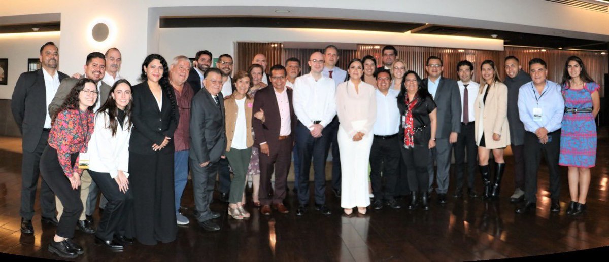 A_MontielR's tweet photo. Agradezco a las y los delegados, así como al equipo de #Bienestar que me acompañaran hoy en mi Comparecencia en el @senadomexicano con motivo de la #Glosa del #CuartoInformeDeGobierno del Presidente de #México, @lopezobrador_ https://t.co/cwx1RdanVd
