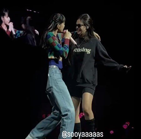 omfglalisa's tweet photo. JUST LOOK AT THEM #JENLISA https://t.co/7qUSkhuiSE