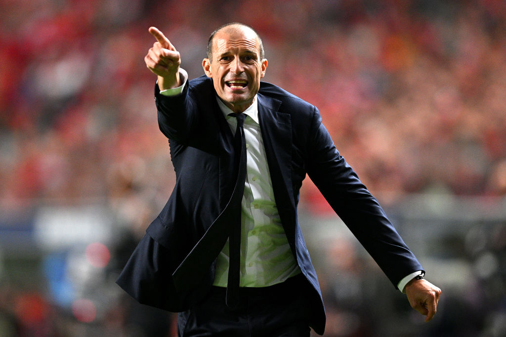 FabrizioRomano's tweet photo. There are no changes on Massimiliano Allegri situation. He won't be fired now and he's not gonna leave the club as things stand, despite the defeat against Benfica. ⚪️⚫️ #Juventus 

Agnelli confirmed his intention to continue with Allegri - current deal expires in June 2025. https://t.co/SS6ogqLiNI