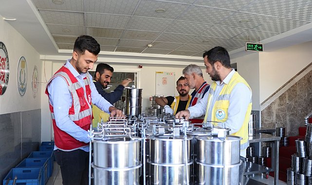 Haliliye'den her gün 712 haneye sıcak yemek. urfakurtulus.com/haliliye-de-71… 

<a href="/mcanpolatnet/">Mehmet CANPOLAT 🇹🇷</a> <a href="/haliliyebasin/">Haliliye Belediyesi İletişim Merkezi</a>