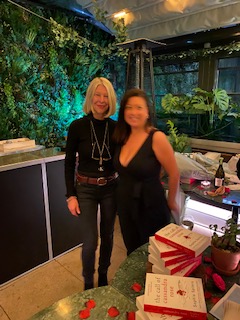 juliannwriter's tweet photo. Great time had by all at the launch of @sophia_spiers fabulous debut novel #TheCallOfCassandraRose last night - my 1st literary outing since 2019!
Lovely to see old faces, and meet some new ones too... 
@DanielCulver11 @s_lawton_books @susannahwise @AJWestAuthor 
@2022Debut https://t.co/EqjvFrpNYo