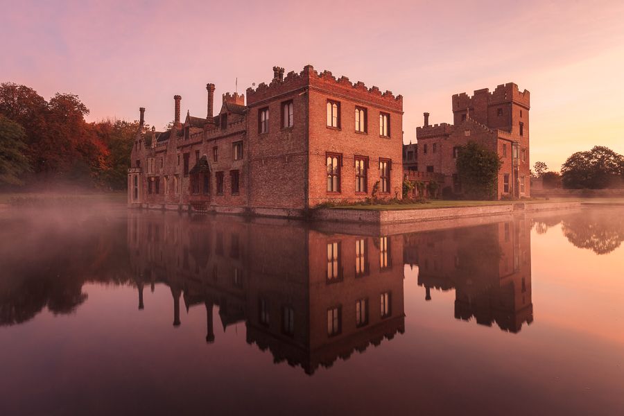 Eastenglanduk's tweet photo. Autumnal mornings at @OxburghHallNT 🫶🍂

#VisitEastOfEngland #OxburghHall #Norfolk 

📷 Justin Minns https://t.co/DlFIjOJain