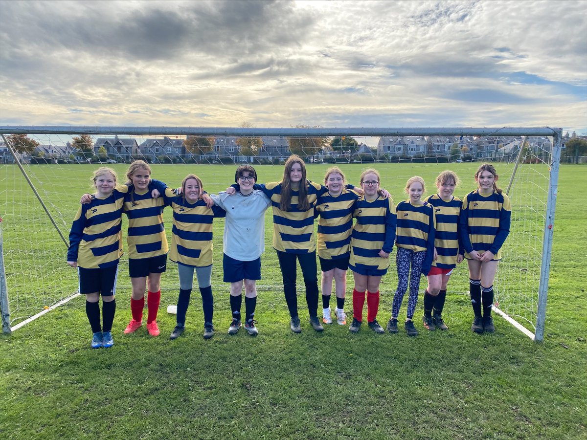 Congratulations to the girls football team who competed in a 7-a-side tournament yesterday against other schools from across the city!! Well done girls!⚽️⚽️
