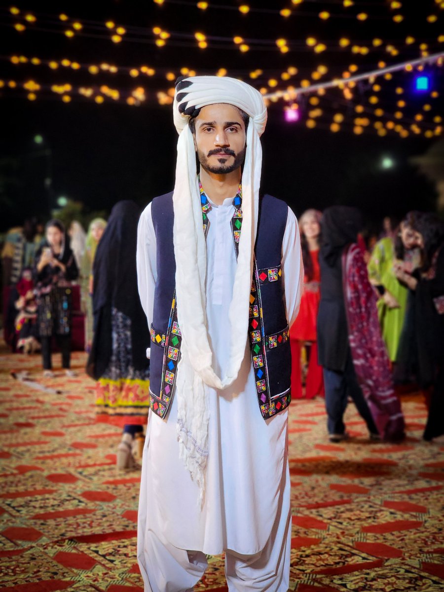 z_baloch10's tweet image. Culture opens the sense of beauty 🖤  #slmc #studentweek