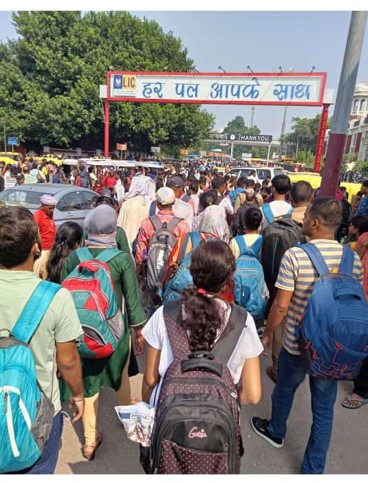 इतना दूर परीक्षा केंद्र बनाये हो तो PET आजीवन ही कर दो
वर्ना CTET की तरह लूट कर करना
Had है यार लड़कियों और दिव्यांगों का तो ध्यान देते???????????? 

<a href="/myogioffice/">Yogi Adityanath Office</a> <a href="/narendramodi/">Narendra Modi</a>