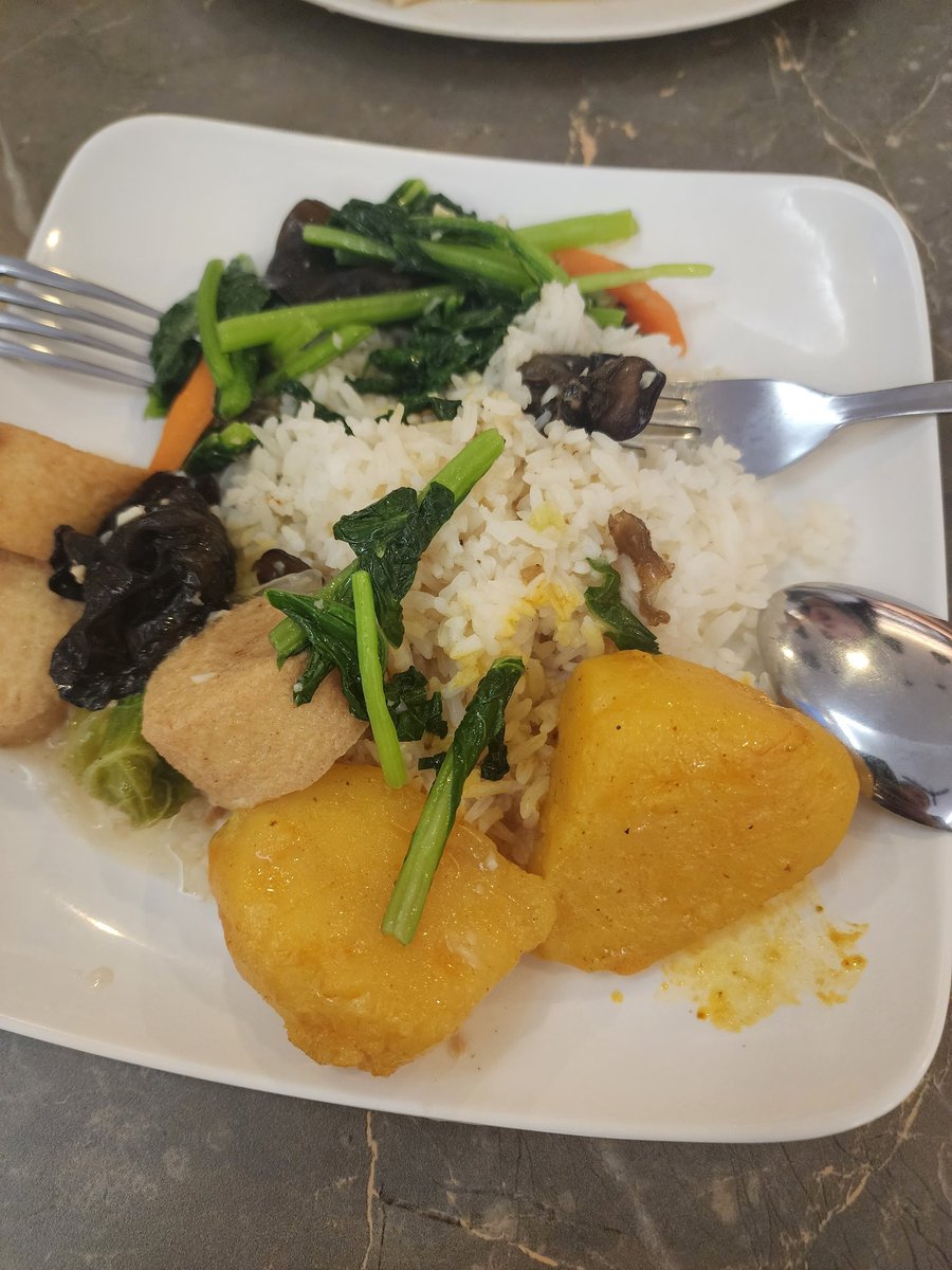 maladalaspicy's tweet photo. @septhos777 @KaijuKingzSG I ate chai png fr lunch. Toast long queue sio. Sian. https://t.co/gFTTKrZtKy