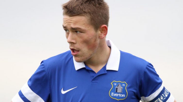 DiegoGArgota21's tweet image. Con 15 años, el Everton pagó 2 millones de libras por él y le puso un sueldo de 2000 libras a la semana y 45mil por firmar.
Con 19 años, en 2015, George Green no tenía nada y estaba en las vías del tren, esperando a que pasara el tren para suicidarse. No sería su único intento.