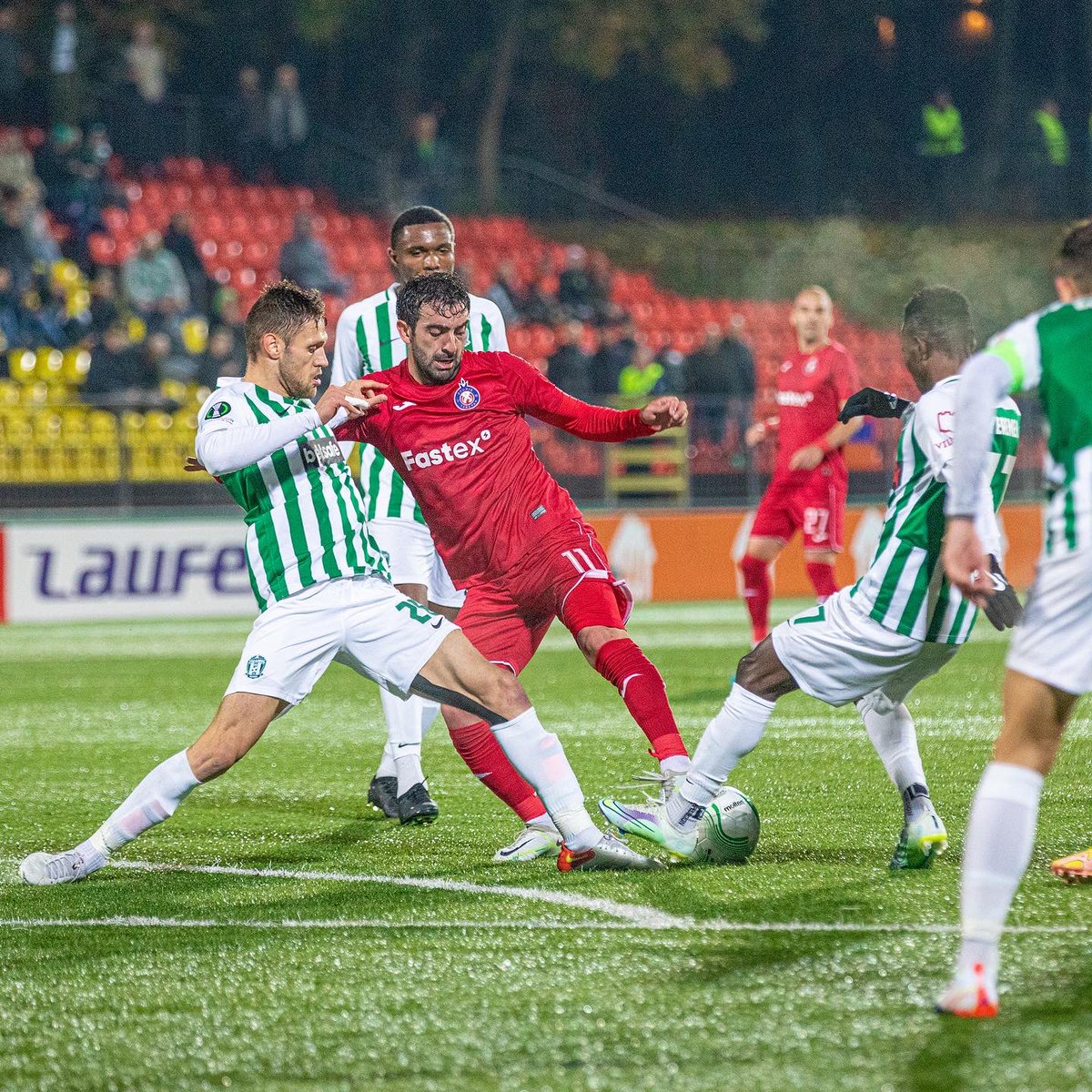FC_Pyunik's tweet photo. Tough battle in Vilnius.
#ZalgirisPyunik #pyunik #gopyunik🔴🔵 #uecl #uefaconferenceleague https://t.co/7Cftcg7J7L