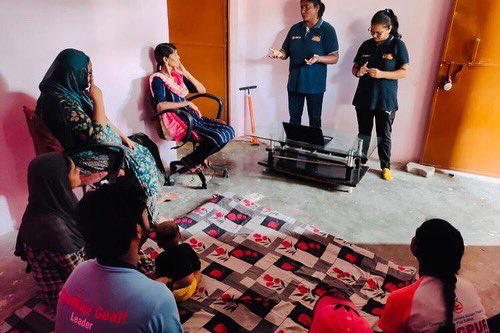 slumsoccer's tweet photo. Our DeafKidzGoal!program coaches are facilitating workshops for participants &amp; the community to increase their awareness &amp; equip them with the knowledge to protect &amp; promote deaf children #NoDeafChildBehind @DeafKidzIntl  @comicrelief https://t.co/wvGs66mkGw