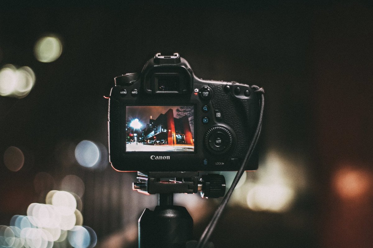 How about switching up your #FridayFeeling for some #FridayFilming instead? 

#marketing