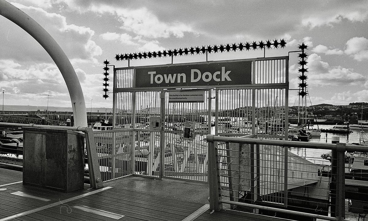 leestevens4's tweet photo. Town Dock.
#LeicaM6.
#KodakTri-X.
#beleiveinfilm. https://t.co/Kg2HJ3q2N1