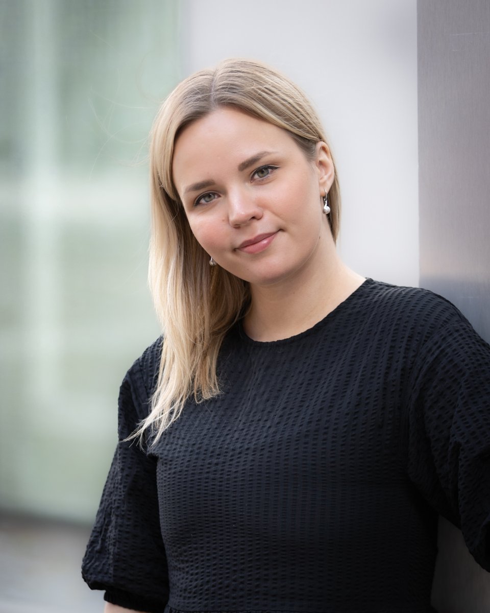 lmsomeco's tweet photo. Uutta vĂ€riĂ€ tiimiin.đ Nyt on teidĂ€n vuoronne tavata Laura Rennes, Digital Marketing Specialist Turun-toimistoltamme. Laura työskentelee monikanavaisen digimainonnan, tulosten mittaamisen ja raportoinnin parissa LM Somecolla. Tervetuloa, Laura! #TeamLMSomeco https://t.co/sb2QOmKsK6