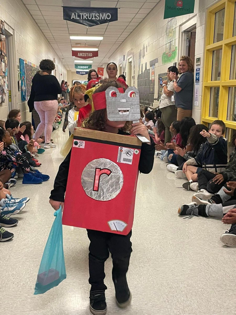 scosimo_IV's tweet photo. BT Bullock’s Letter Land Parade was a success for our kindergartners. Love seeing all the smiles marching through our hallways! https://t.co/y7Tt1uJj5H