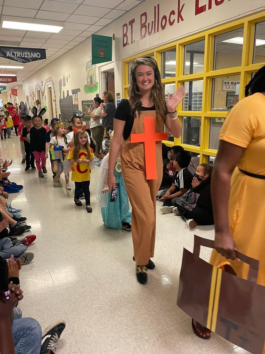 scosimo_IV's tweet photo. BT Bullock’s Letter Land Parade was a success for our kindergartners. Love seeing all the smiles marching through our hallways! https://t.co/y7Tt1uJj5H