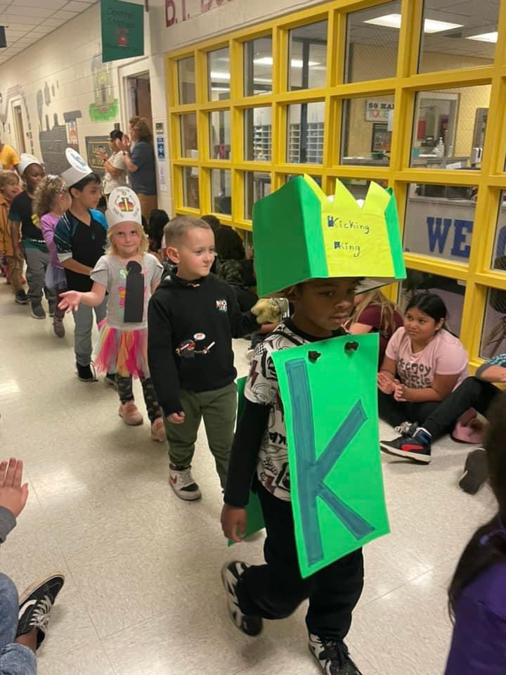 scosimo_IV's tweet photo. BT Bullock’s Letter Land Parade was a success for our kindergartners. Love seeing all the smiles marching through our hallways! https://t.co/y7Tt1uJj5H