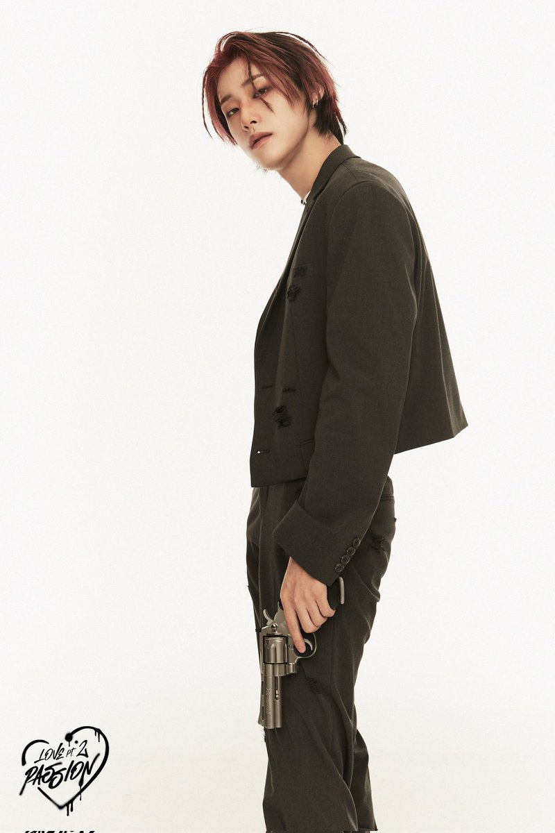 dimdonghan's tweet photo. A love that is passionate is willing to do anything for the one they love, even if it risks their life. Unveiling the second concept photo of Yongha through Gain of love. https://t.co/NtPGQWAj0X