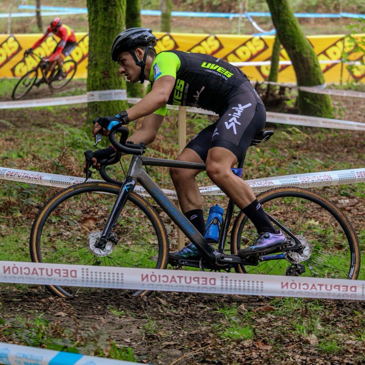 🏁 El  Uves Bikes Spiuk Racing Team repartido compitiendo a nivel internacional en hasta 5 localizaciones.