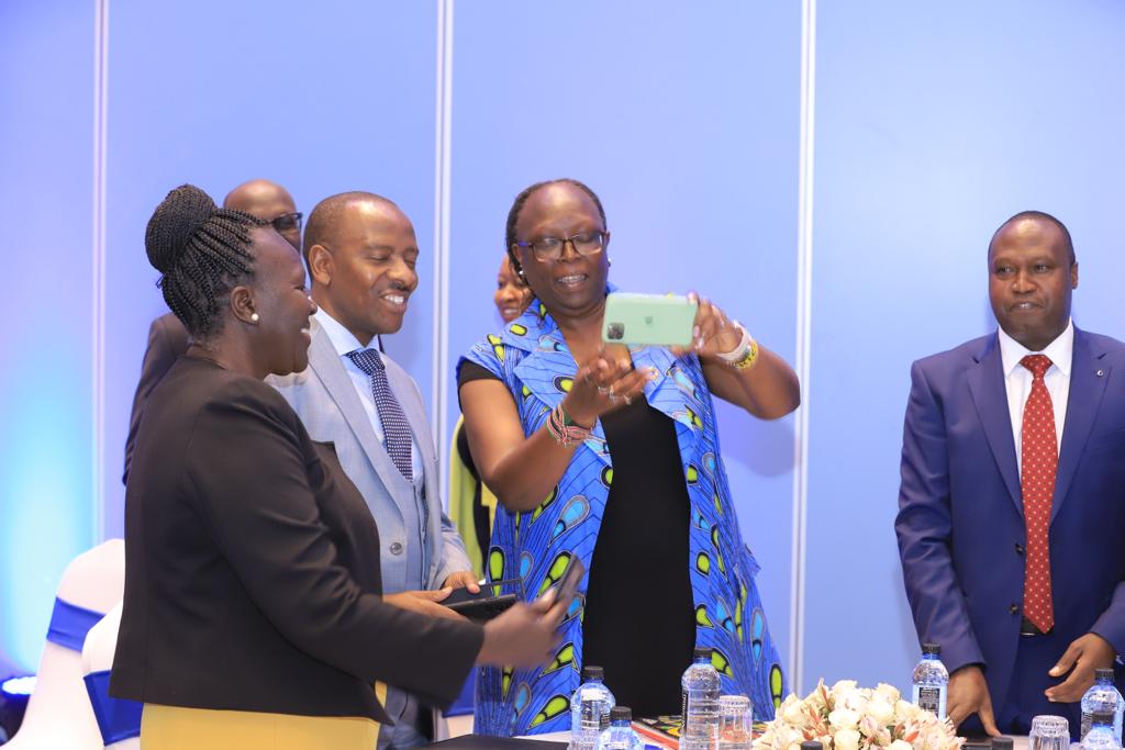KEBS_ke's tweet photo. Light-hearted moments at the #WorldStandardsDay and #EmergingStandards Forum.
@maina_betty @bnjinu @IndustryKE @Trade_Kenya @ARSO_1977 @KENASgoke @isostandards @IECStandards @ITU https://t.co/yU500pSSda