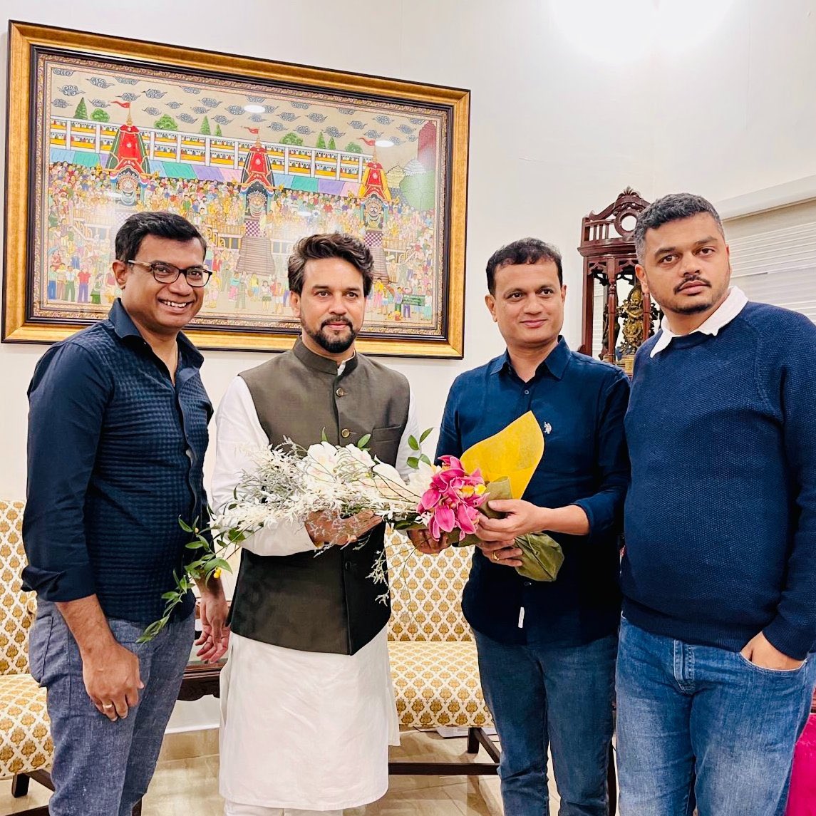 ianuragthakur's tweet photo. I met @hombalefilms team and wished them success for their film #Kantara. Also listened to their ideas to make India film hub of the world.

@VKiragandur @ChaluveG @Karthik1423 https://t.co/CrOBhhHRnP