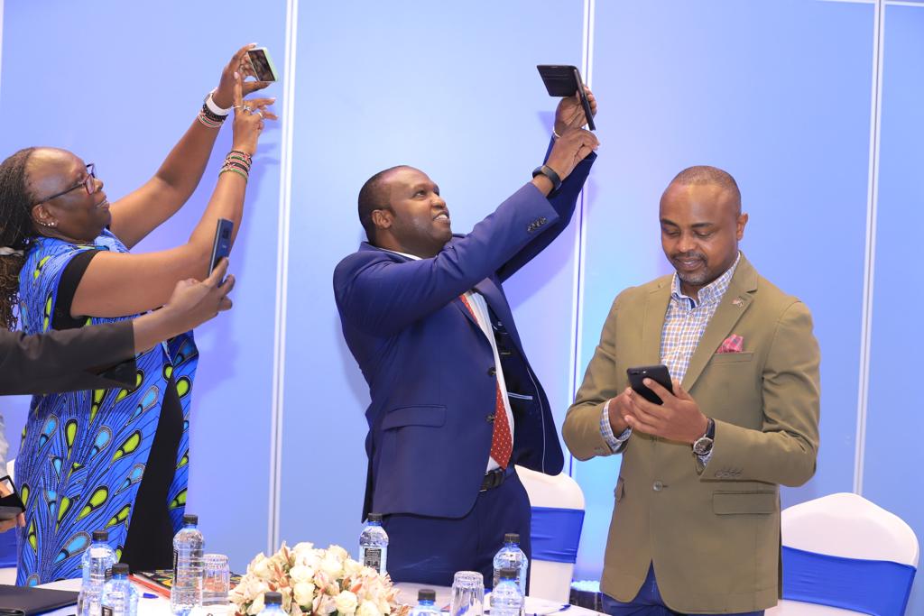 KEBS_ke's tweet photo. Light-hearted moments at the #WorldStandardsDay and #EmergingStandards Forum.
@maina_betty @bnjinu @IndustryKE @Trade_Kenya @ARSO_1977 @KENASgoke @isostandards @IECStandards @ITU https://t.co/yU500pSSda