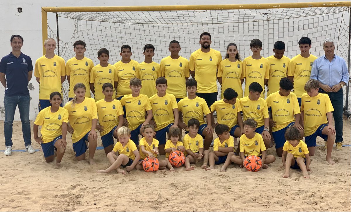 UDLP_Oficial's tweet photo. 😍 Comenzamos el día con un notición‼️
🙌🏽 ¡Nace la 𝐄𝐬𝐜𝐮𝐞𝐥𝐚 𝐂𝐚𝐧𝐚𝐫𝐢𝐚 𝐝𝐞 𝐅ú𝐭𝐛𝐨𝐥 𝐏𝐥𝐚𝐲𝐚 𝐔𝐃 𝐋𝐚𝐬 𝐏𝐚𝐥𝐦𝐚𝐬! 

ℹ️ https://t.co/IffhXuwz76
#LaUniónHaceLasPalmas 💛💙 https://t.co/mp8oGGFkoT
