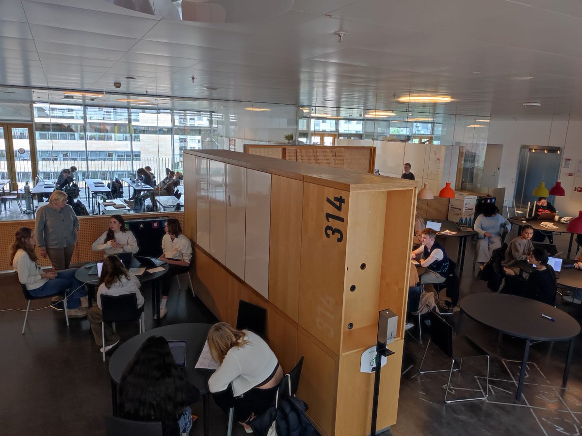 CEFIREambitPLG's tweet photo. ‼️Estem de JobShadowing a Copenhague 🔎👩🏻‍🏫 🇸🇪
Escoles innovadores: #espais, #metodologia, #tecnologia
#ConsorcioNESTT #Erasmusdays 
@GVAEducació @sepiegob @Erasmus_project @GVA_Cefire https://t.co/zQYDL6WxQd