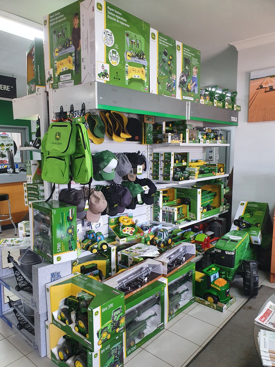 AFGRIAU's tweet photo. Thinking of gift ideas for Christmas already? We have you sorted with amazing @JohnDeereAUNZ  merchandise that you can buy at your local AFGRI Branch. Check out the display on show at the Wongan Hills branch.
#AFGRI #johndeere https://t.co/0iAPXPr2vc