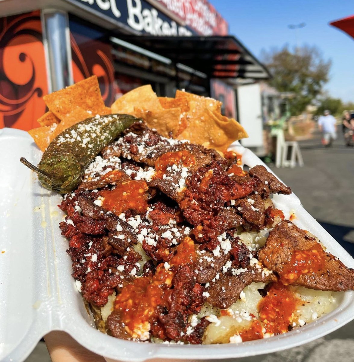 mikeoz's tweet photo. Bacon vs. Chorizo night is Friday at @TiogaSequoia  with @fresnostreeteat. Come get greasy with us. https://t.co/0iw5LV3KKB