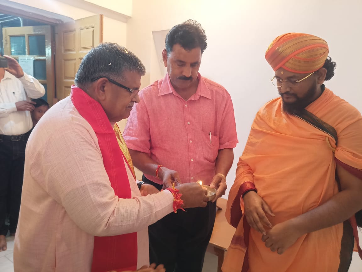 sripadmakirthi's tweet photo. राजस्थान के नेता-प्रतिपक्ष एवं पूर्व गृहमंत्री श्री गुलाबचंदजी कटारिया ने कल अपने जन्मदिन पर आशीर्वाद प्राप्त किया... @Gulab_kataria https://t.co/0kJw0UOLPj