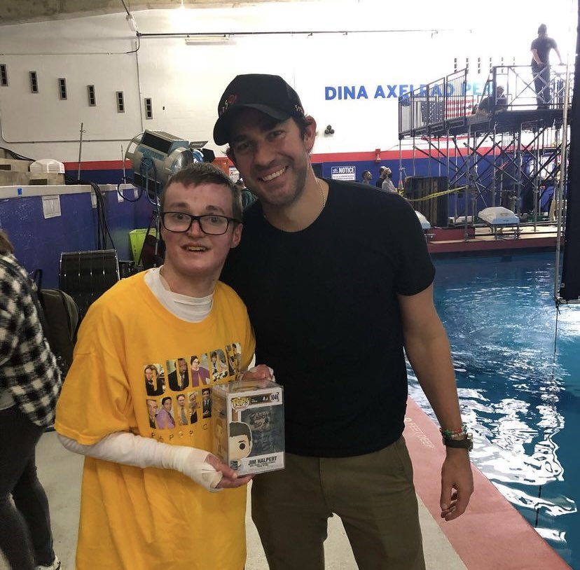 krasinskiupdate's tweet photo. John Krasinski with Fans on set of "IF" https://t.co/XBpQ0ffj2J