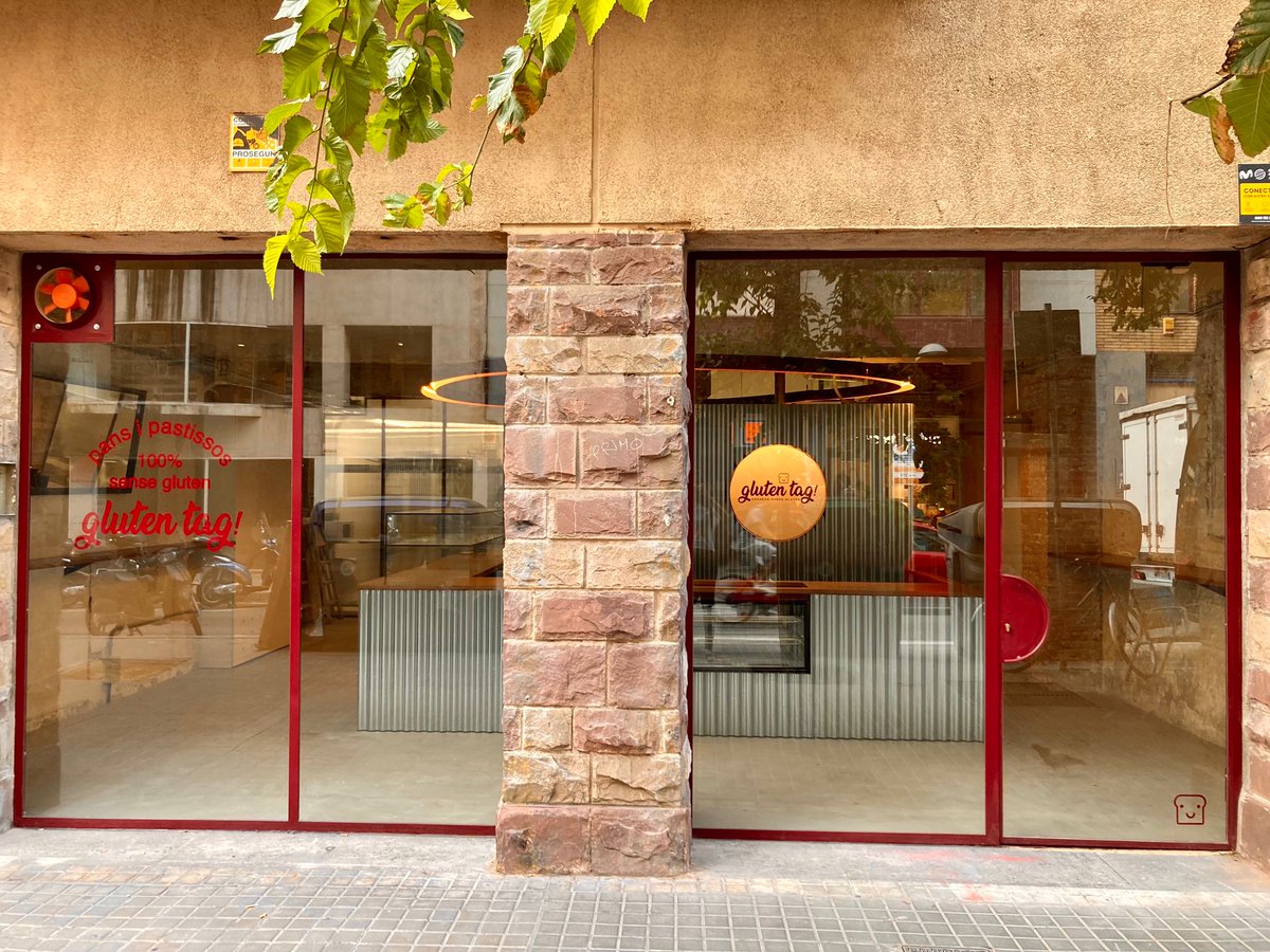 10Ricardet's tweet image. Un amic ha obert un forn de pa sense gluten a travessera de gràcia 173. Davant la biblioteca de Gràcia. Si ets celíac o intolerant al gluten o coneixes a algú que ho sigui envia-li aquest missatge perqué tenen molts productes que us poden interessar