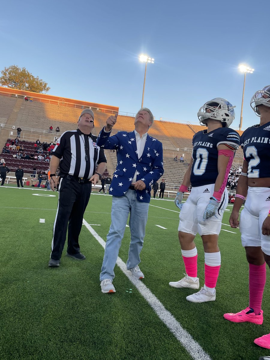 lancelahnert's tweet photo. West Plains 52,
Levelland 7
The @WPlainsFB Wolves first district win in school history all started with an intense, high-arching coin toss.
Thanks for the honor @CanyonAthDept https://t.co/ETRjdWpP3r