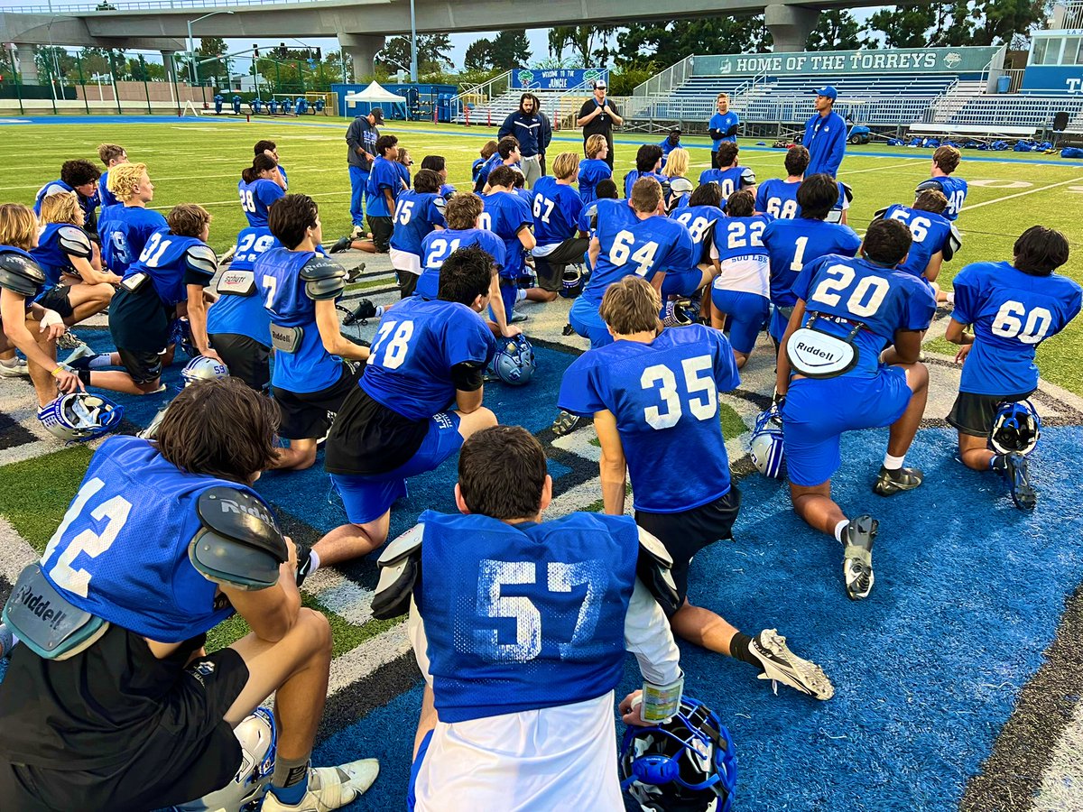 coach_hales's tweet photo. Great @TORREYFOOTBALL #CoachTalk by 1st year JV asst coach Coach Miles about #SeizingTheNow and taking advantage of every opportunity we get. He’s coaching this season for the #2022Team. #DRILL #WhateverItTakes #OneTreeOneTeam #TorreyPride https://t.co/2J8awM7IAg