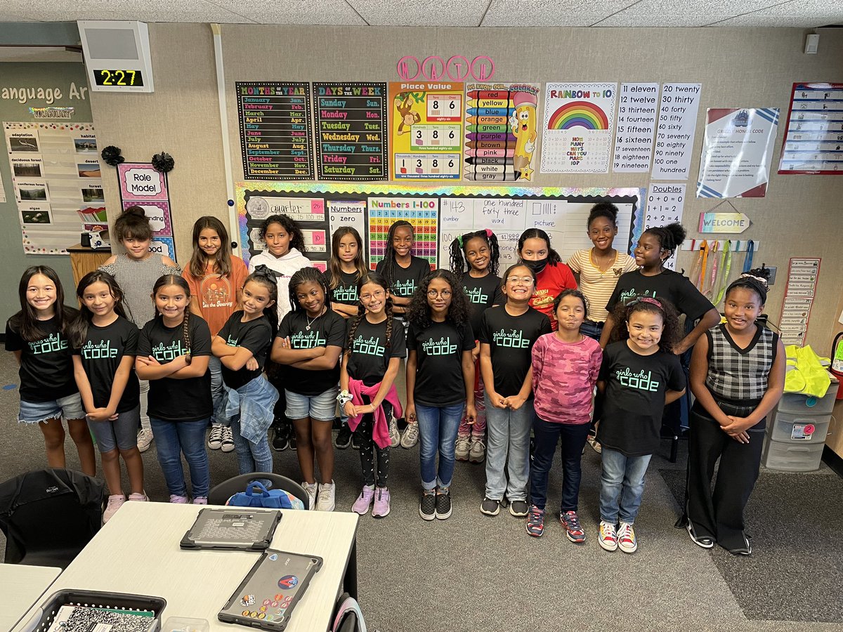 22-23 Victoriano Girls Coding Club! So proud of these girls! 💪🏼 Go Grizzlies! @VictorianoElem2 Thank you @GirlsWhoCode for the shirts!