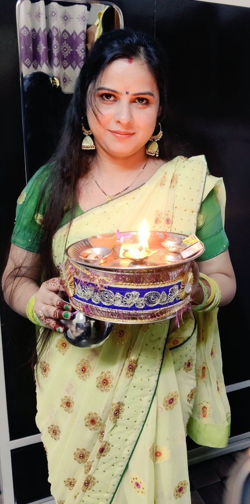 vsirohi120's tweet photo. करवा चौथ के चांद की शीतलता तुमसे ही है।
#Happy_Karwa_Chauth #Wife
#KarwaChauth https://t.co/pmNZtjmv7g