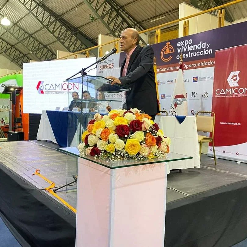 leopoldo1260's tweet photo. Se inauguró la #ExpoVivienda2022 en alianza con la @camicon_ec. Agradezco la presencia de autoridades y público en general. La reactivación del sector de la construcción con alianzas público privadas e inversión del sector público permitirán generar plazas de empleo.
#CAMICON https://t.co/JeME9ddu1A