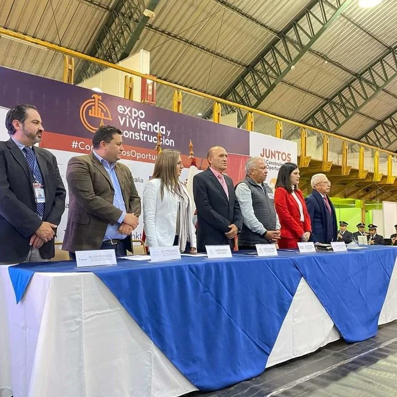leopoldo1260's tweet photo. Se inauguró la #ExpoVivienda2022 en alianza con la @camicon_ec. Agradezco la presencia de autoridades y público en general. La reactivación del sector de la construcción con alianzas público privadas e inversión del sector público permitirán generar plazas de empleo.
#CAMICON https://t.co/JeME9ddu1A