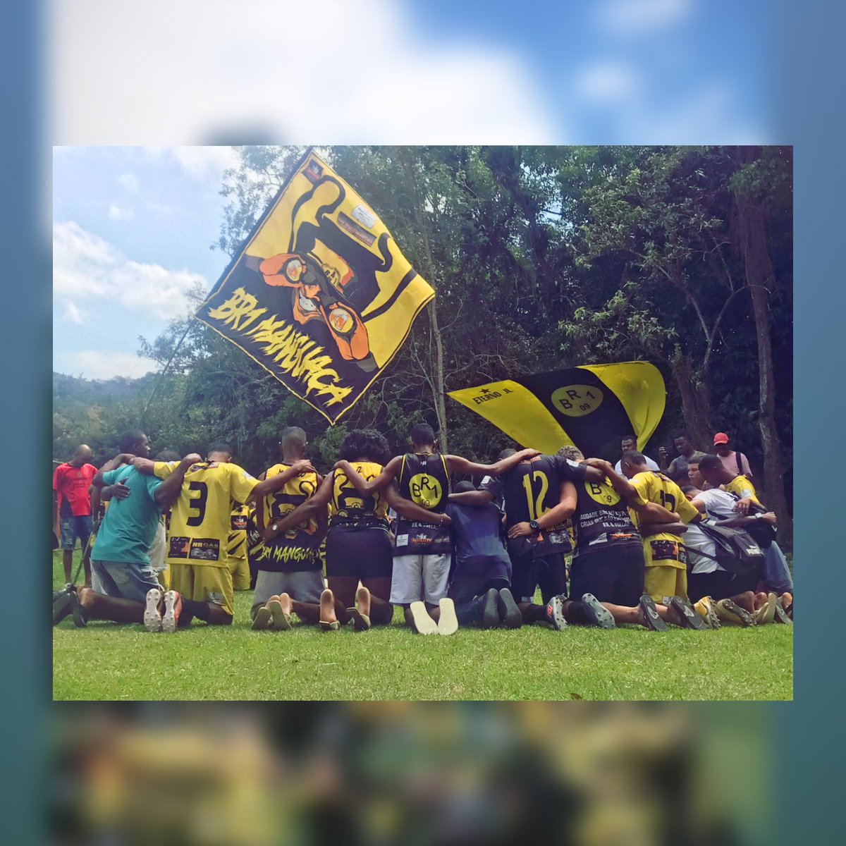 Toda honra e toda glória seja dada a Deus 🟡⚫✊🏾⚽
