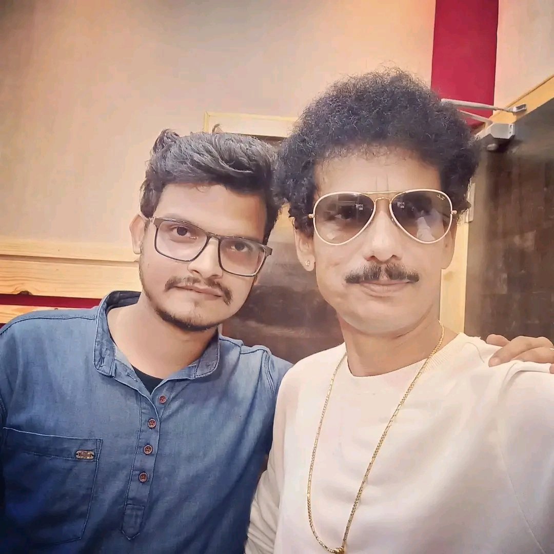 pbinayaka's tweet photo. #recorded a #comedysong with ଆମର ଦିଲ୍ ସେ ମୟୂରଭଞ୍ଜିଆ ଟୋକା @papupompom0505 ଭାଇ .
#releasingsoon Only on  
@tarangplusodia &amp; @tarangmusic

#odiasong #odiacomedysong #papupompom #BinayakaPanda #pbinayaka #TarangMusic #TarangPlus https://t.co/Ugu0oAOThc