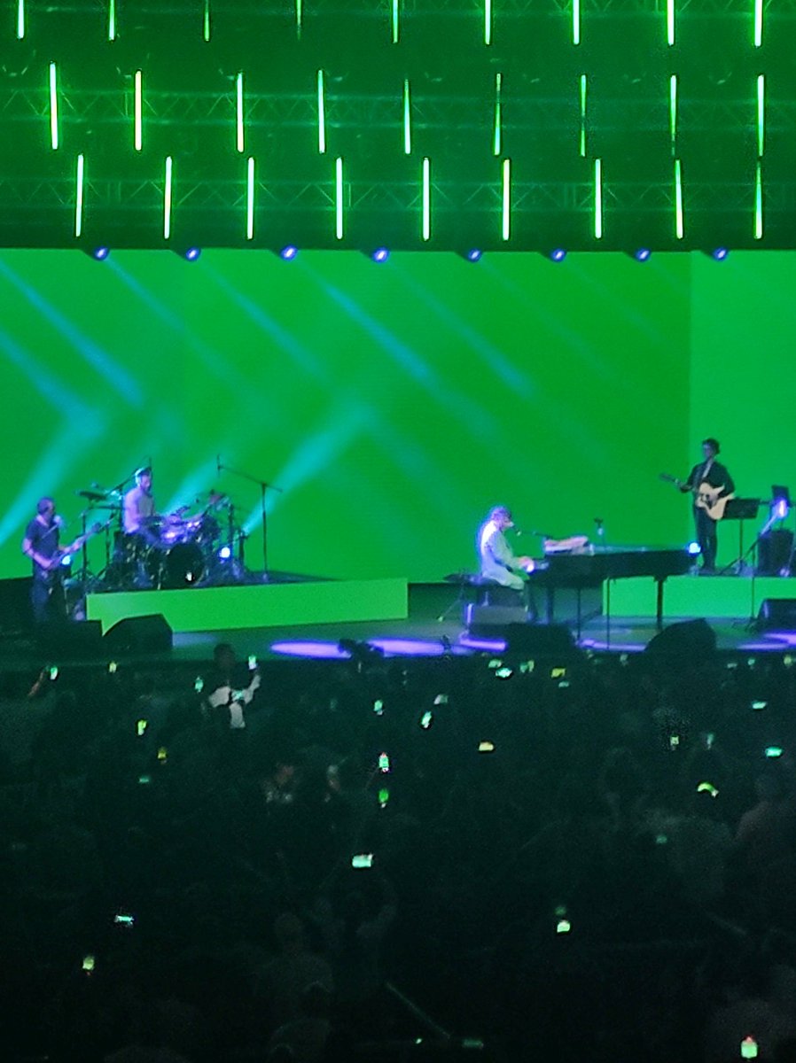 GaBicdnada's tweet photo. Fito, te amo @FitoPaezMusica gracias por venir https://t.co/Psp5qKliPF