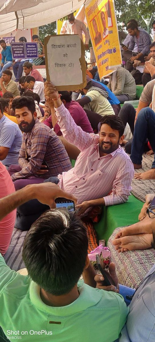 TheUpenYadav's tweet image. विशेष बच्चों को भी सामान्य बच्चों की तरह पढ़ने का अधिकार दीजिए l
विशेष शिक्षकों के लिए मुख्यमंत्री @ashokgehlot51 से आग्रह है कि विशेष शिक्षकों के 4500+ पदों की फाइल को जल्द से जल्द अनुमोदन करके युवा बेरोजगारों को राहत प्रदान करें ll
@artizzzz @RajCMO @DrBDKallaINC