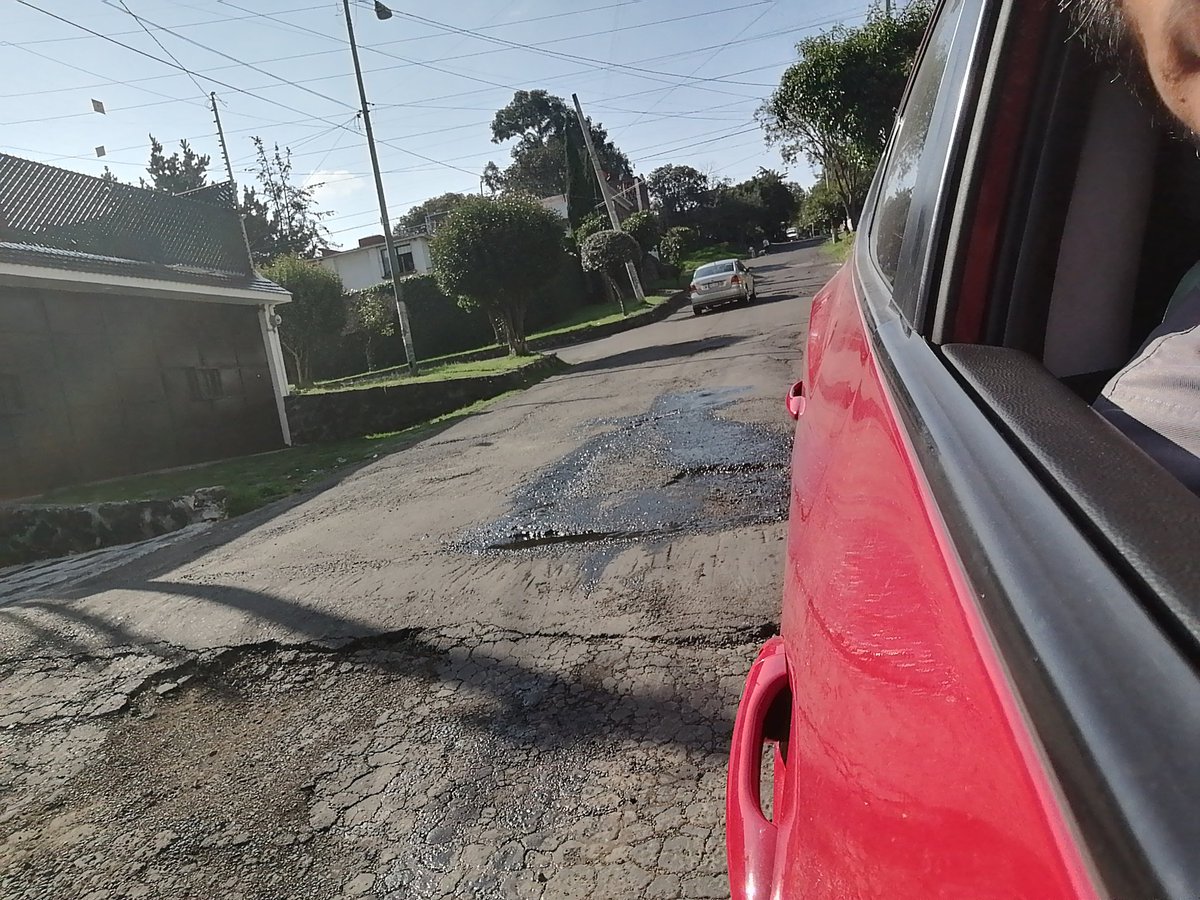 jogapi's tweet image. @SacmexCDMX @TlalpanAl @TlalpanVecinos calle becal esquina Hocaba fuga de agua