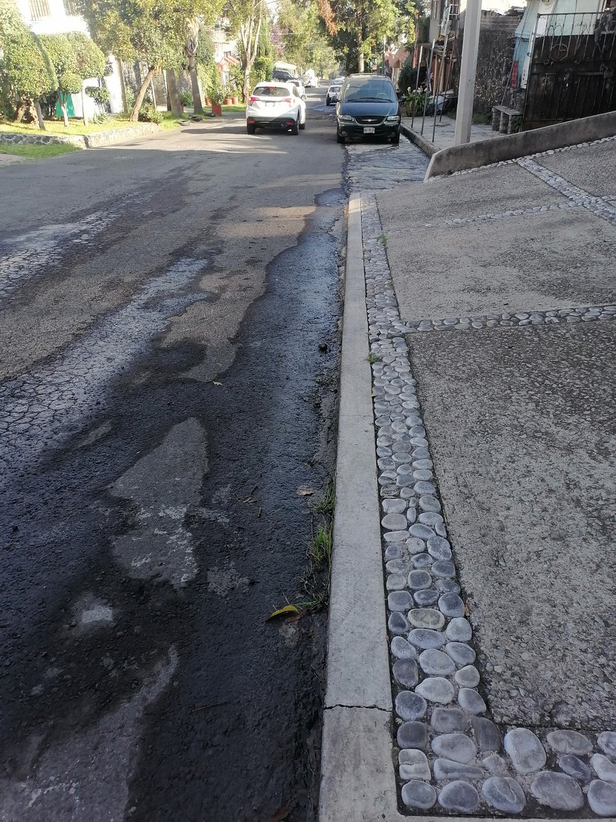 jogapi's tweet image. @SacmexCDMX @TlalpanAl @TlalpanVecinos calle becal esquina Hocaba fuga de agua